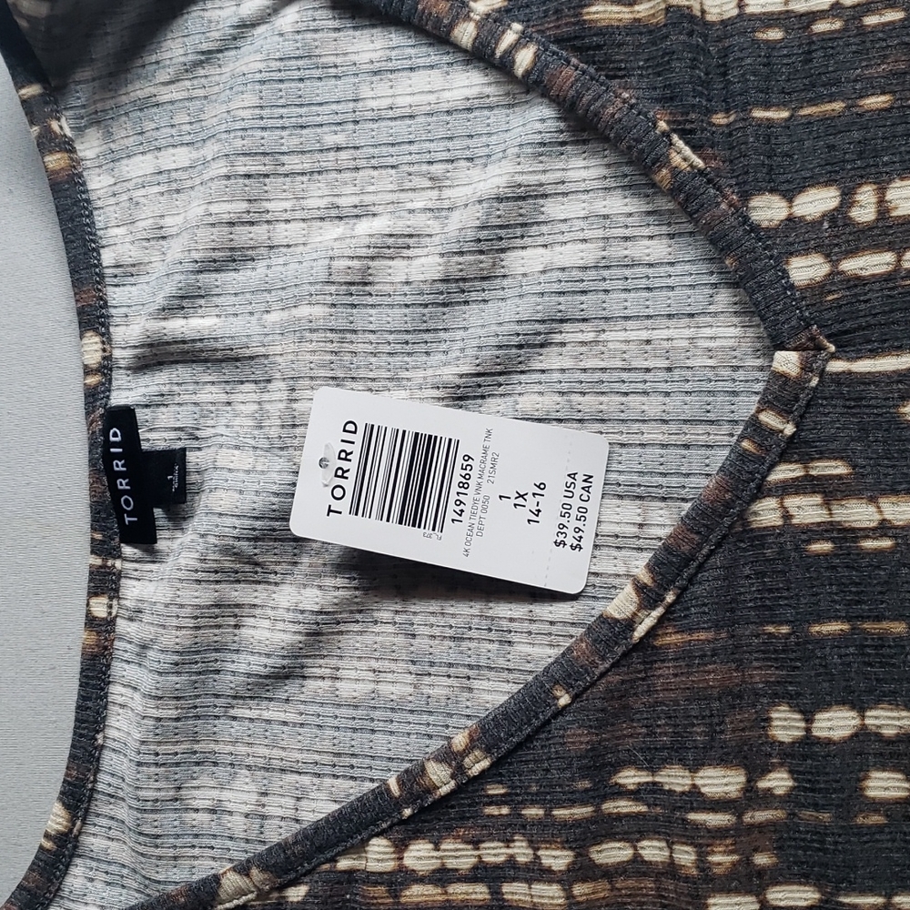 TORRID  v neck tank size 1